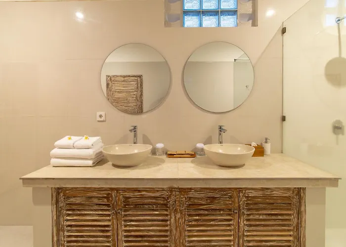 Bougenvia 3 Bedroom Private Pool スミニャック