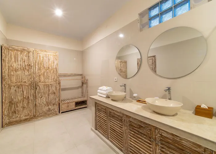 Bougenvia 3 Bedroom Private Pool ヴィラ スミニャック