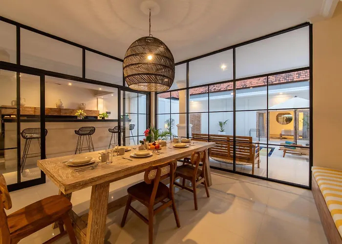 Bougenvia 3 Bedroom Private Pool * スミニャック